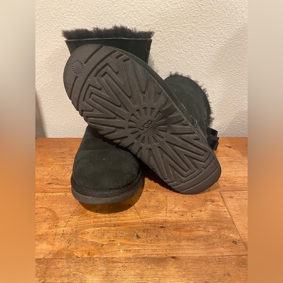 UGG Australia Black Sheep Skin boots - Bailey Bow - Picture 5 of 6